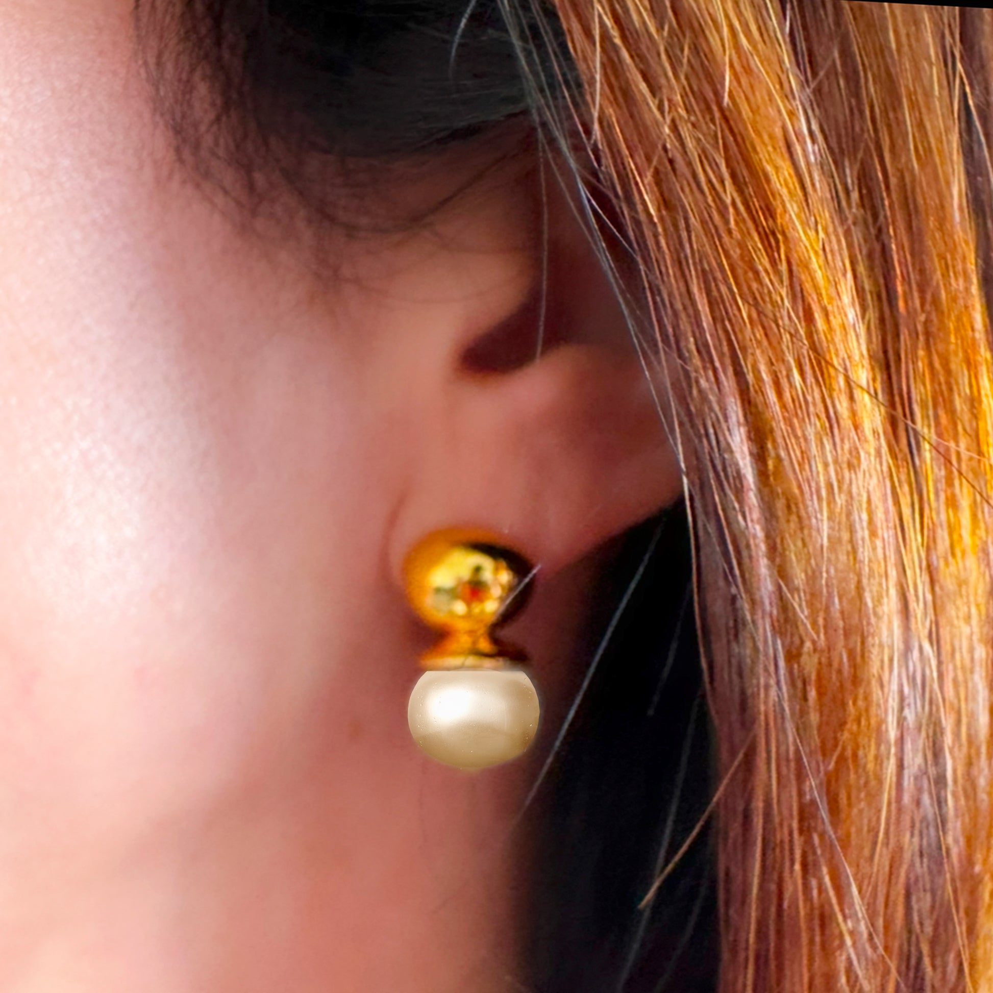 Baby Pebble Orb Earring Pale Champagne
