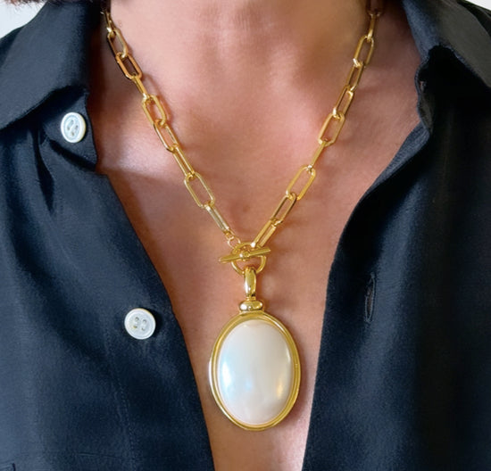 Gloria V. Pendant