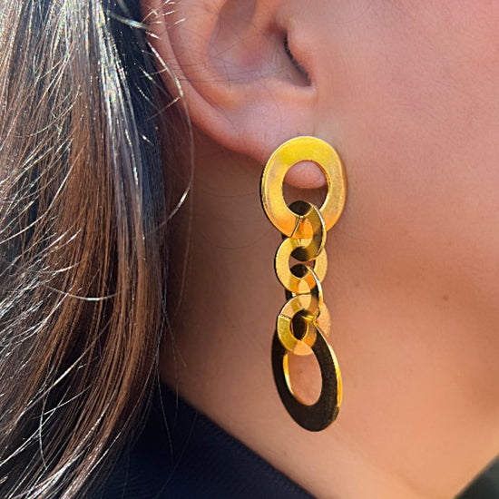 Load image into Gallery viewer, Fifth Avenue Earring
