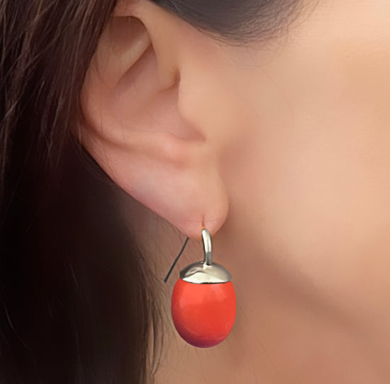 Load image into Gallery viewer, Model with Coral Egg Pearl Sterling  earring - Large
