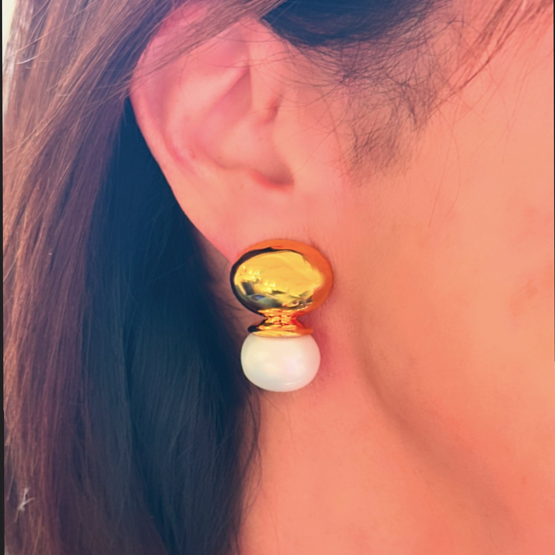 Pebble Orb Earring White Pearl