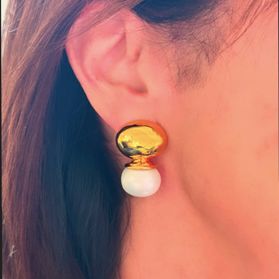 Pebble Orb Earring White Pearl