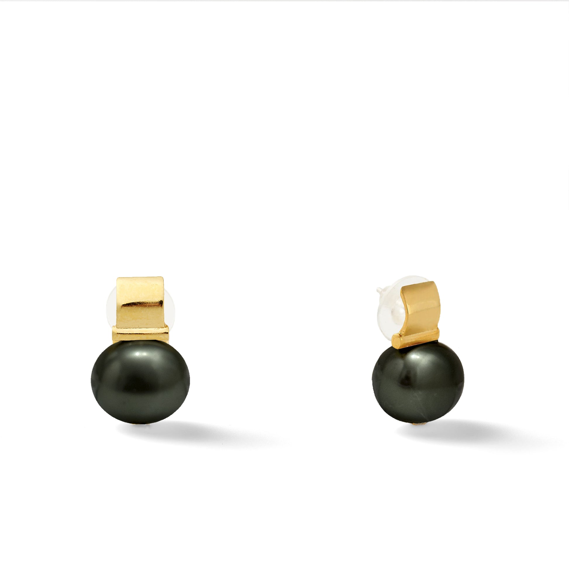 Smooth + Classic Pebble Pearl Posts Medium