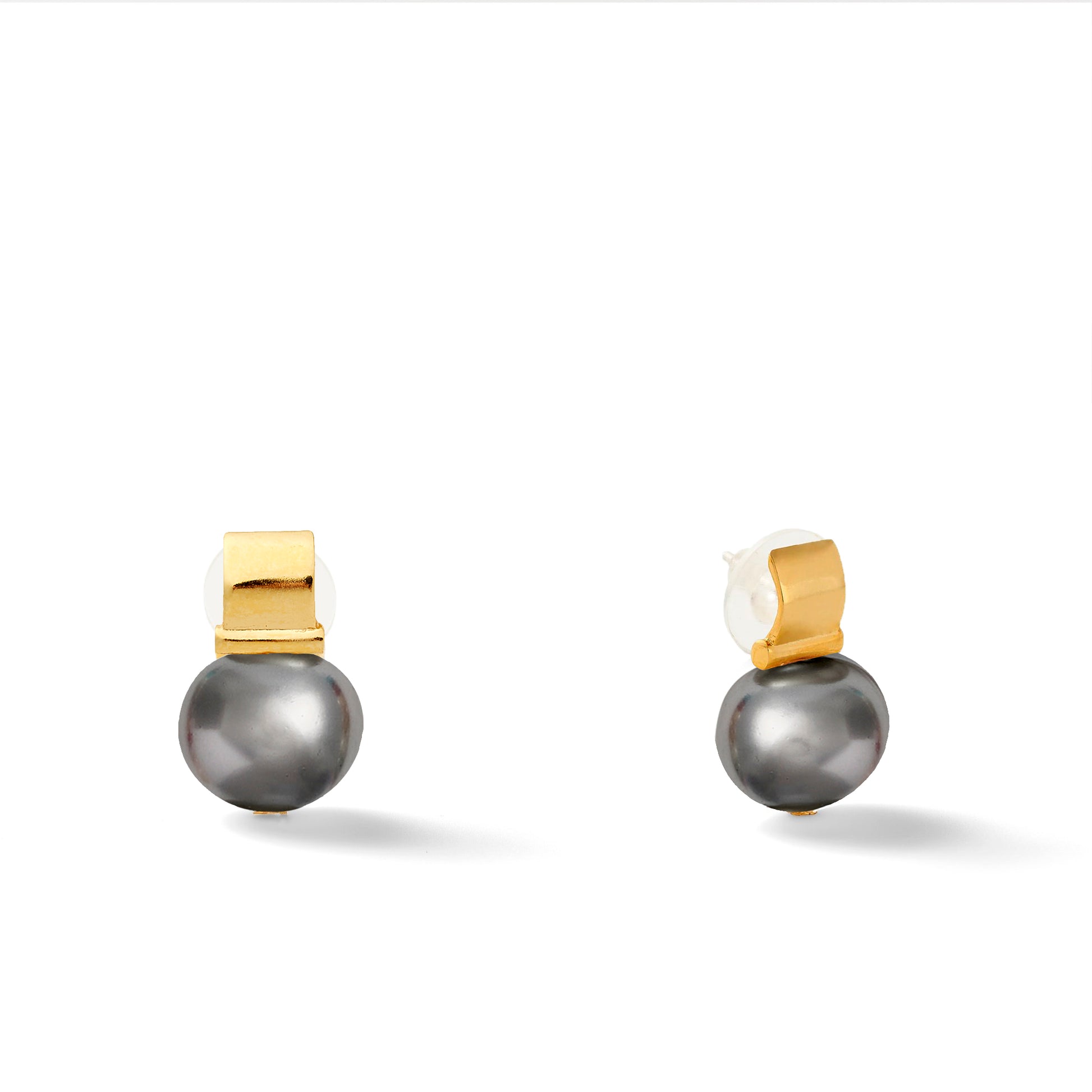 Smooth + Classic Pebble Pearl Posts Medium