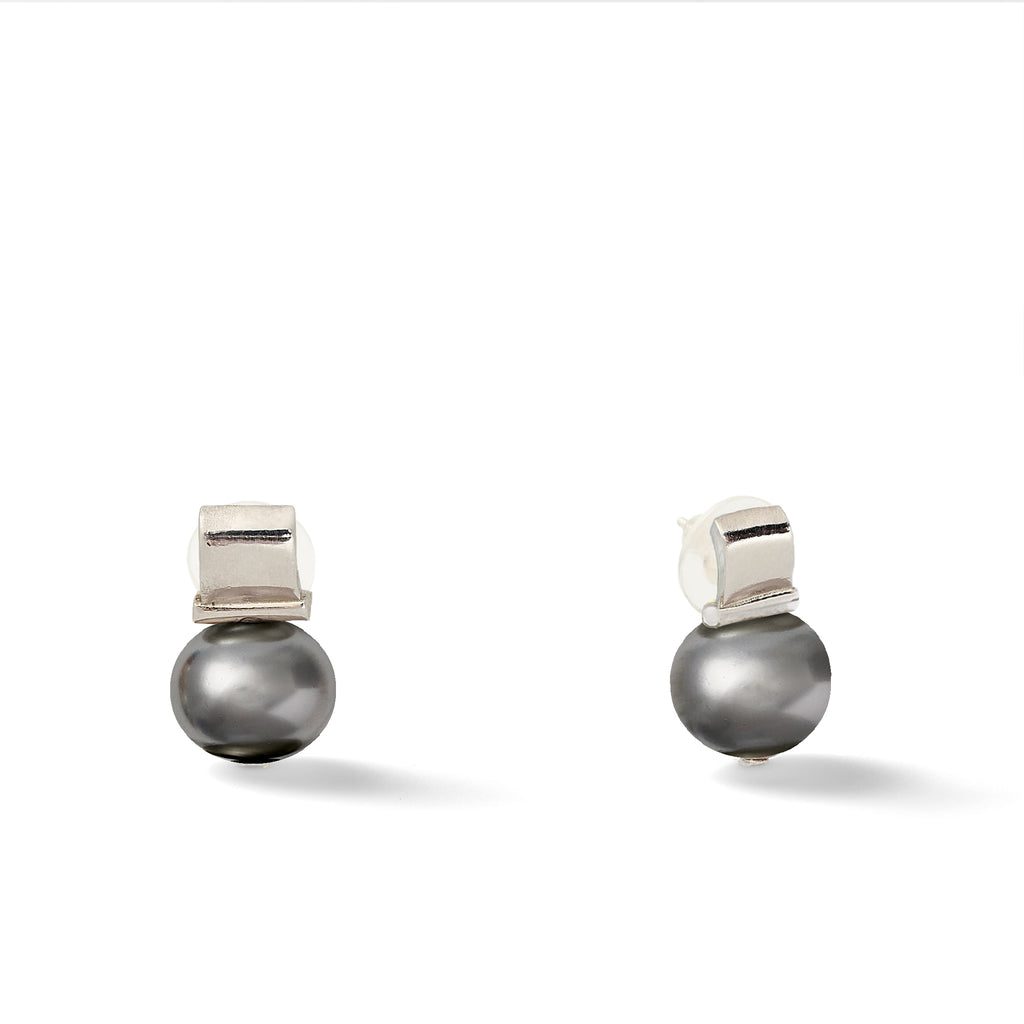 Smooth + Classic Sterling Pebble Pearl Posts Medium