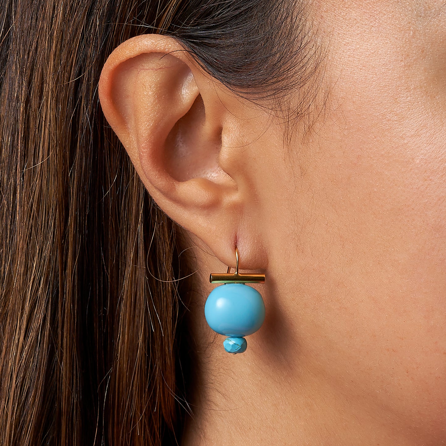 Load image into Gallery viewer, model with Turquoise Pebble Dot Bright blues earrings
