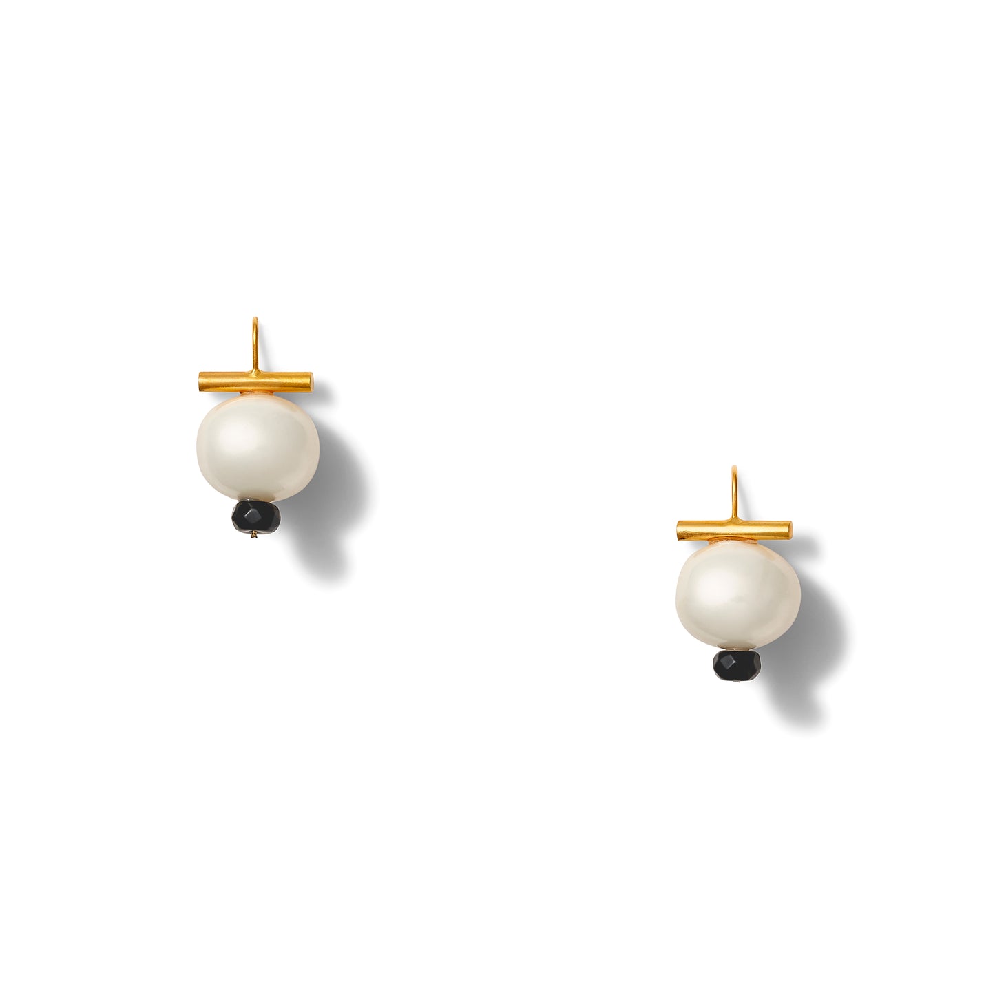 Load image into Gallery viewer, Tuxedo Pebble Dot earrings
