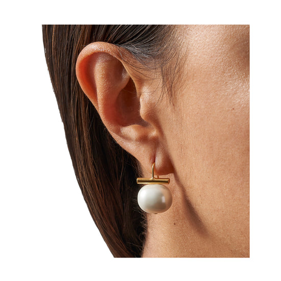 Model with medium pebble pearl white color with gold tbar