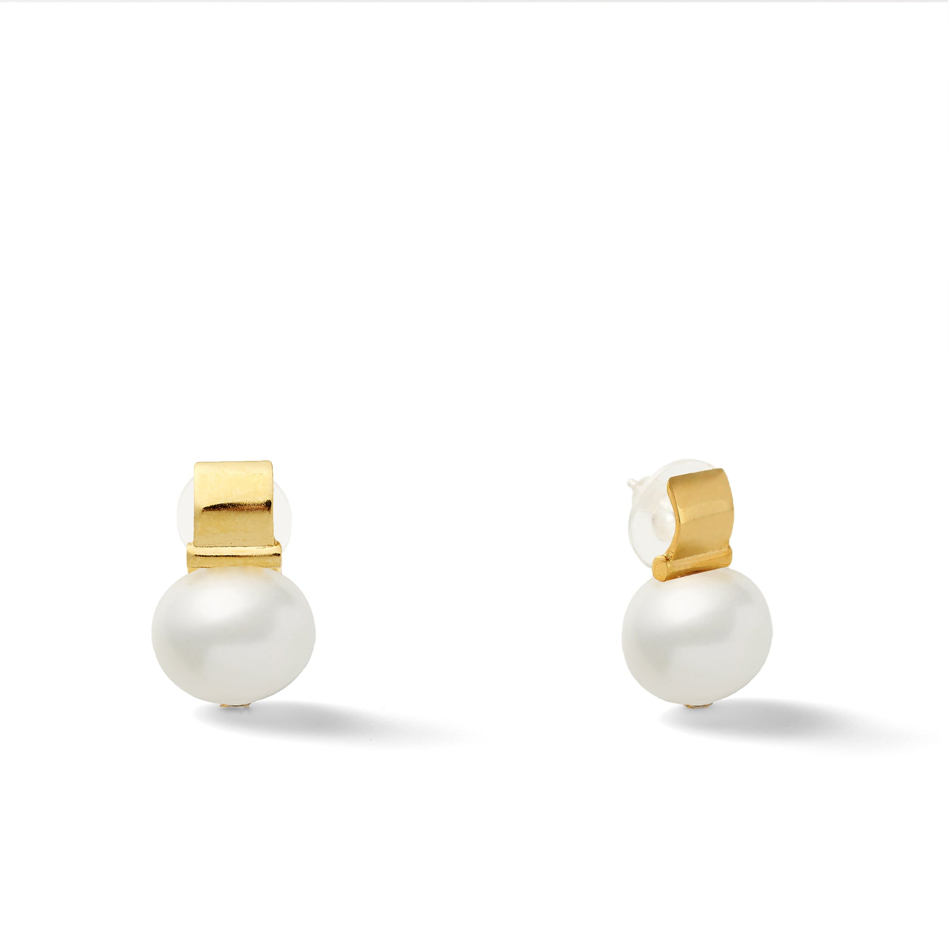 Smooth + Classic Pebble Pearl Posts Medium